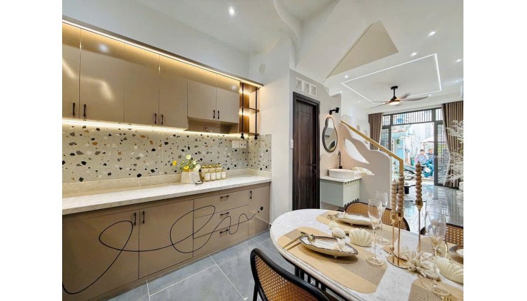 NHÀ GẤP BẢN - 66m² - GIÁ CHỈ 70tr/m² - P8 GÒ VẤP NHỈNH 4 TỶ!